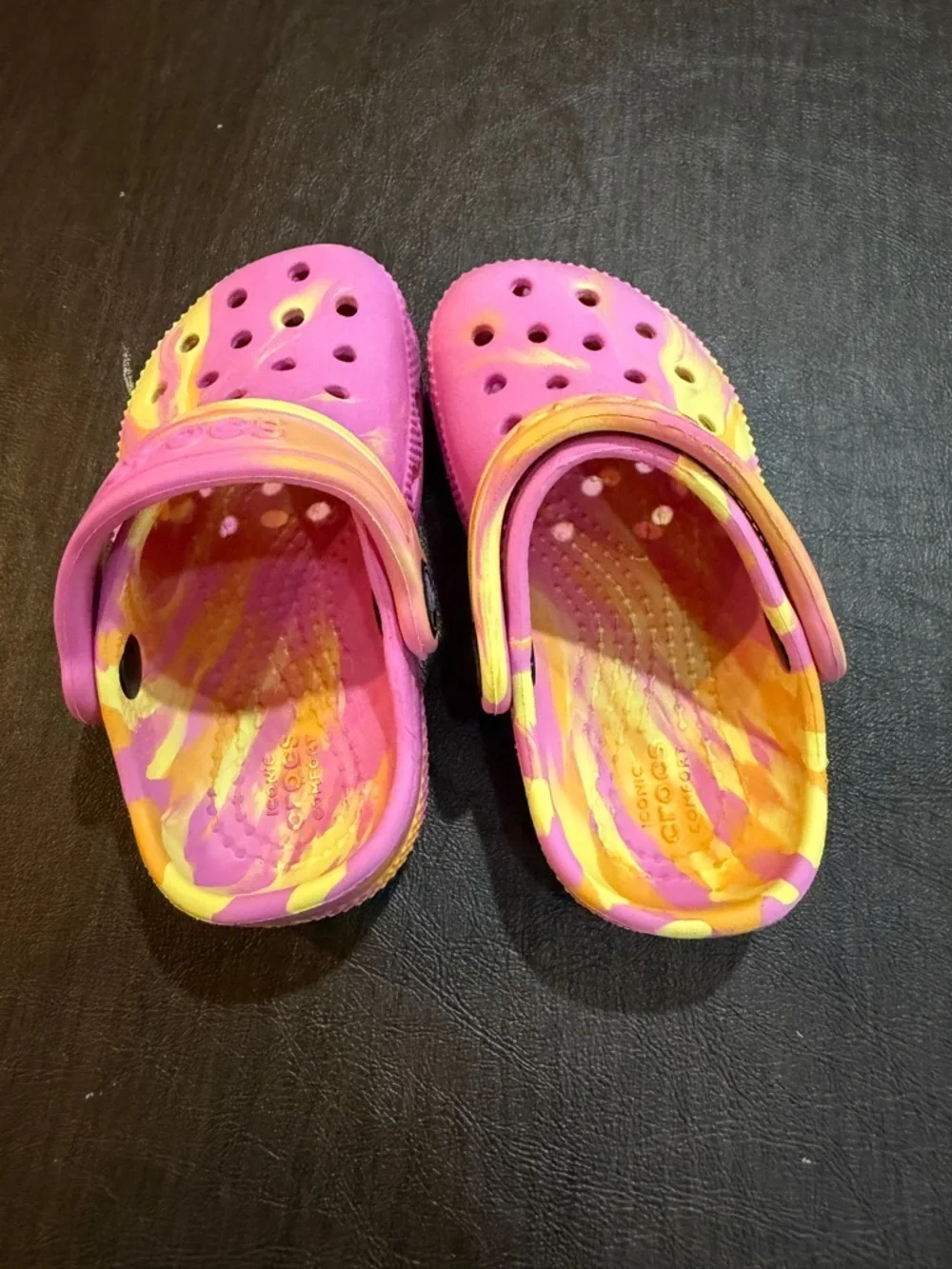 Crocs Classic Kids Pink & Yellow Marbled Tie-Dye Clog Sandals Sz 7